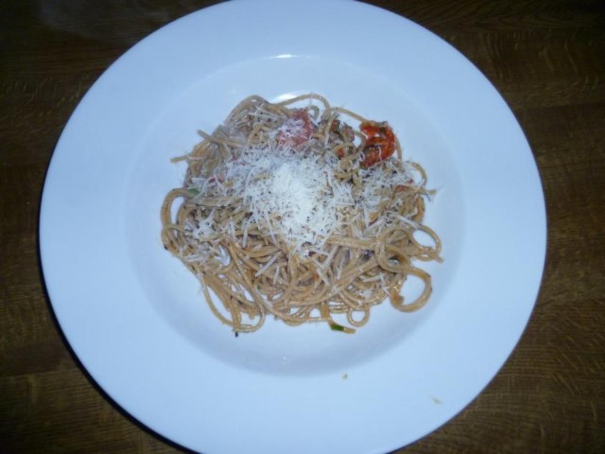 Spaghetti mit Aubergine,Tomaten,Basilikum und Pecorino - Rezept - Bild Nr. 10