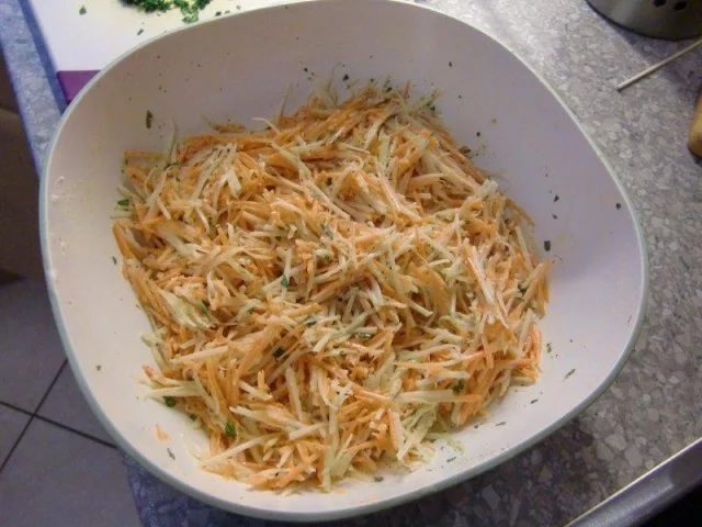 Rezept: Kohlrabi-Möhren-Salat à la Heiko Kohlrabi-Möhren-Salat à la Heiko - Rezept