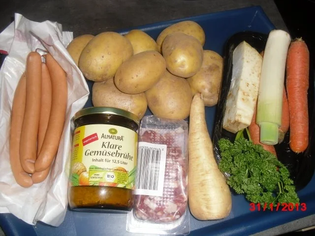 Kartoffelsuppe mit Würstchen, - Rezept - Bild Nr. 3