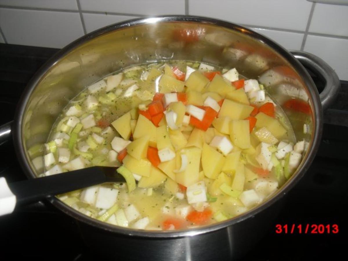 Kartoffelsuppe mit Würstchen, - Rezept - Bild Nr. 5