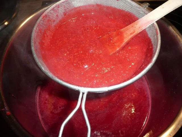 Rezept: Johannis - Himbeere - Gelee Bild Nr. 4 Johannis - Himbeere - Gelee - Rezept - Bild Nr. 4