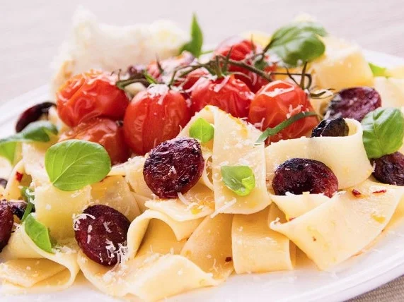 Pasta mit Chorizo, Tomaten, Chili und Mozzarella - Rezept - Bild Nr. 3