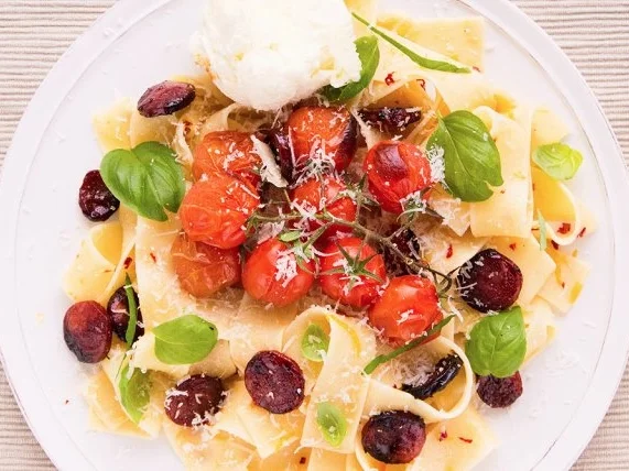 Pasta mit Chorizo, Tomaten, Chili und Mozzarella - Rezept - Bild Nr. 2