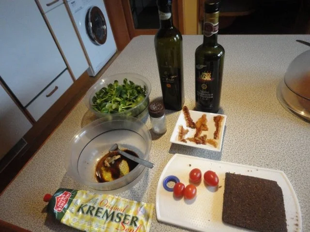 Feld Salat mit krossem Lardo Speck und geröstetem Pumpernickel - Rezept - Bild Nr. 6