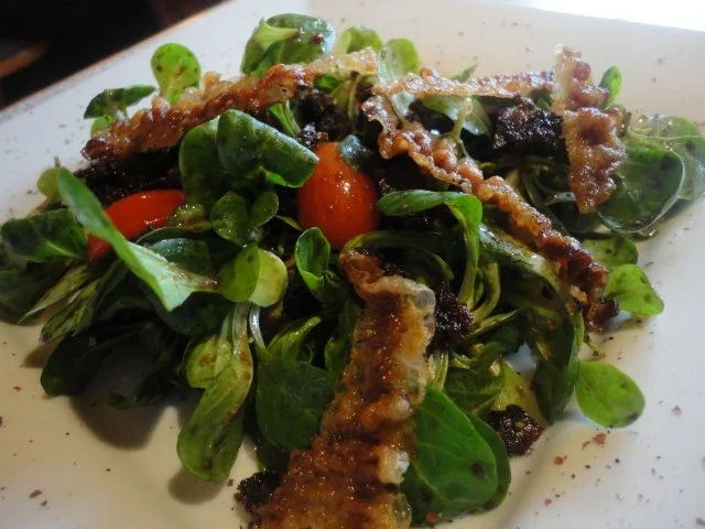 Feld Salat mit krossem Lardo Speck und geröstetem Pumpernickel - Rezept - Bild Nr. 2