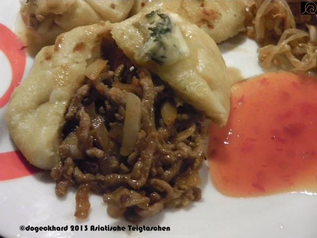 Rezept: Asiatische Teigtaschen mit Bohnensprossensalat Bild Nr. 2 Asiatische Teigtaschen mit Bohnensprossensalat - Rezept - Bild Nr. 2