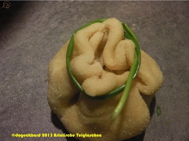 Rezept: Asiatische Teigtaschen mit Bohnensprossensalat Bild Nr. 8 Asiatische Teigtaschen mit Bohnensprossensalat - Rezept - Bild Nr. 8