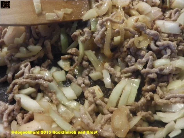 Rezept: Asiatische Teigtaschen mit Bohnensprossensalat Bild Nr. 4 Asiatische Teigtaschen mit Bohnensprossensalat - Rezept - Bild Nr. 4