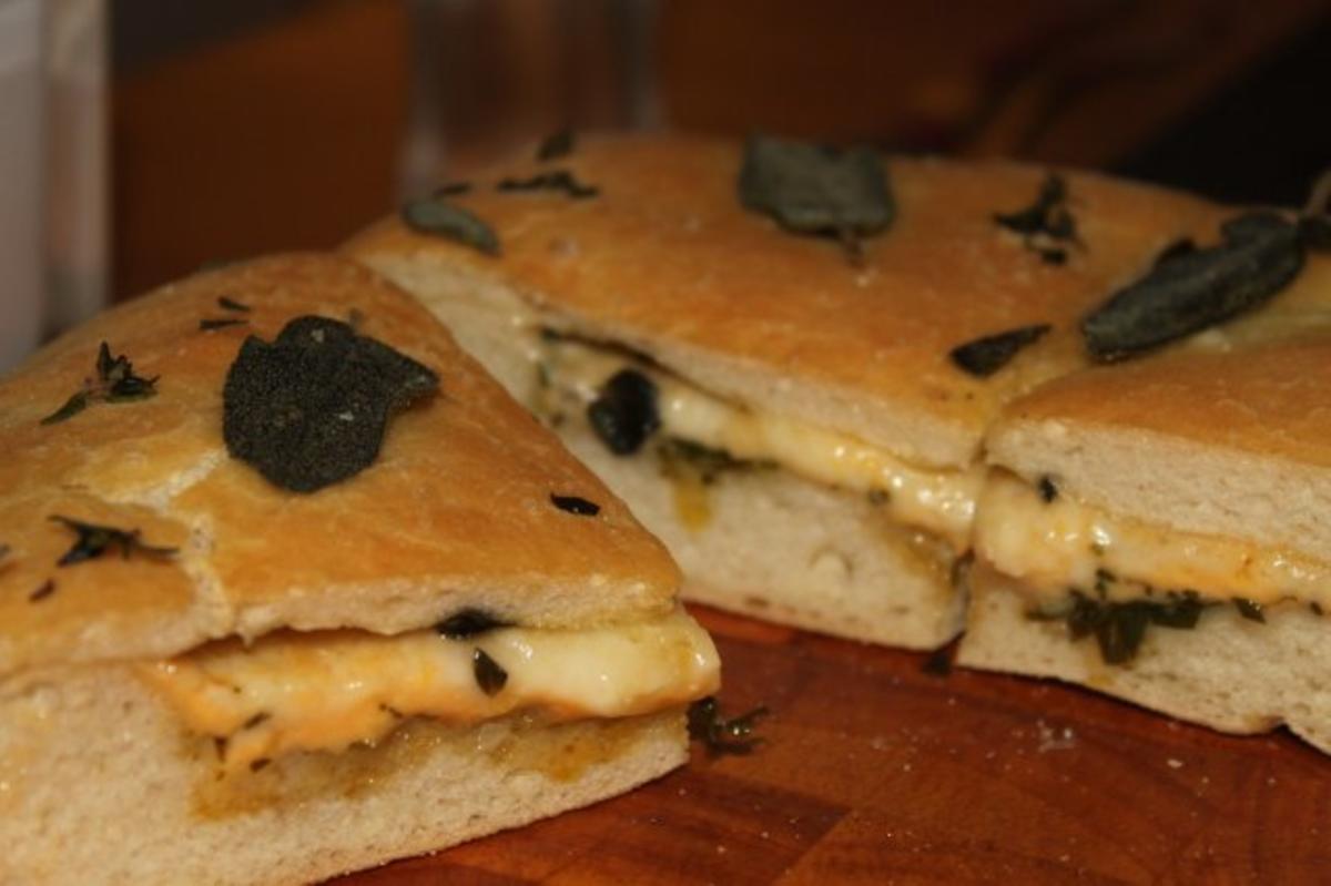 Bilder für Focaccia ai tre Formaggi - Rezept