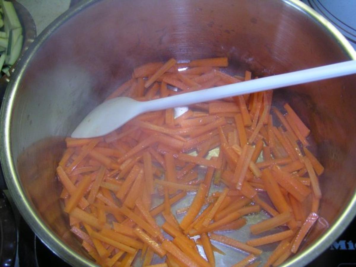Karotten-Zucchini Topf mit Schleifennudeln - Rezept - Bild Nr. 3
