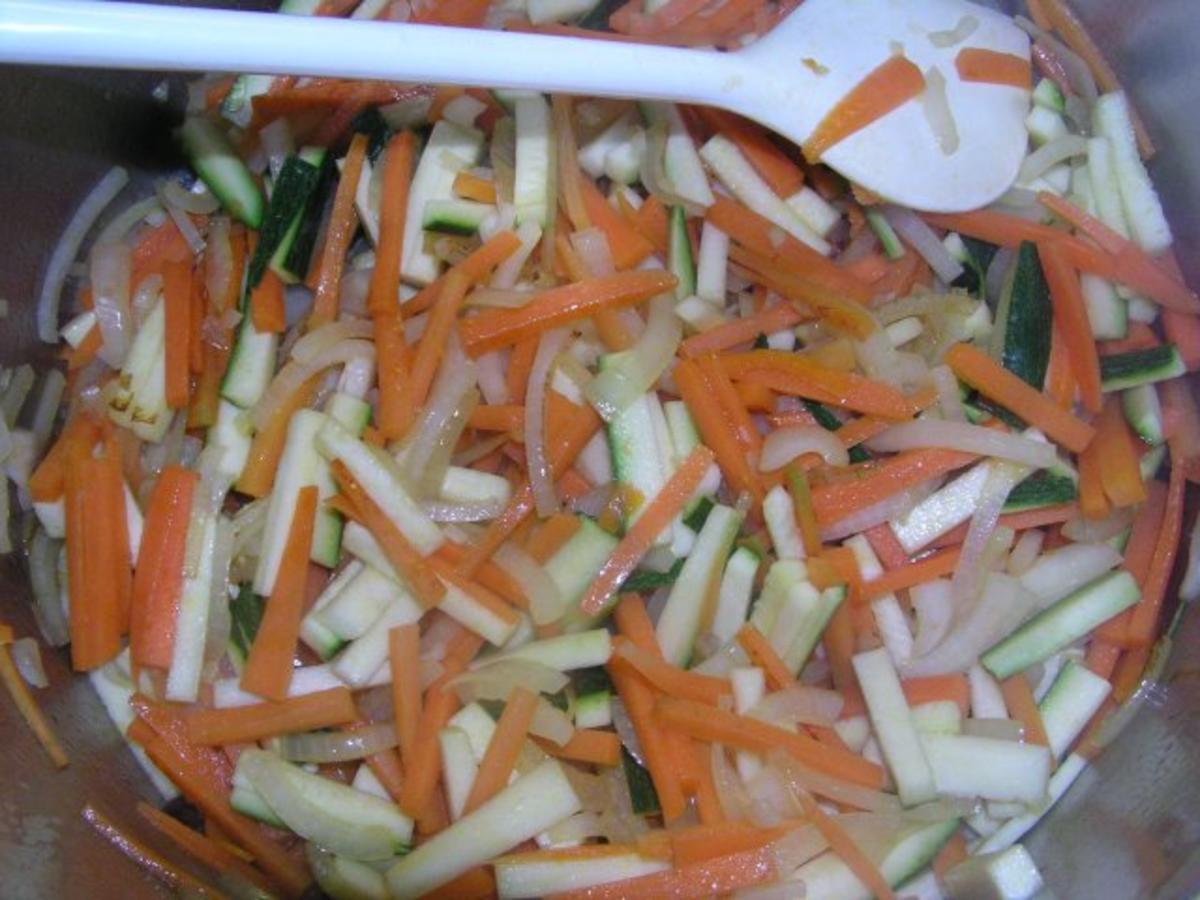 Karotten-Zucchini Topf mit Schleifennudeln - Rezept - Bild Nr. 5