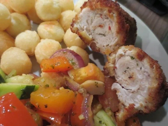 Gefüllte Hähnchenschnitzel mit schneller Gemüsepfanne und Kroketten - Rezept - Bild Nr. 3