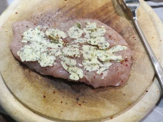 Gefüllte Hähnchenschnitzel mit schneller Gemüsepfanne und Kroketten - Rezept - Bild Nr. 4