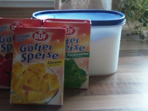 Dreierlei Götterspeise mit Vanillesoße und Konfetti - Rezept - Bild Nr. 2