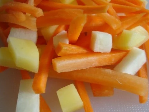 Rezept: Möhren Suppe mit Curry und Zitronengras abgerundet Bild Nr. 7 Möhren Suppe mit Curry und Zitronengras abgerundet - Rezept - Bild Nr. 7