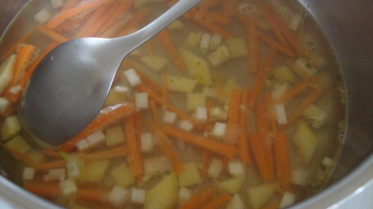 Möhren Suppe mit Curry und Zitronengras abgerundet - Rezept - Bild Nr. 8