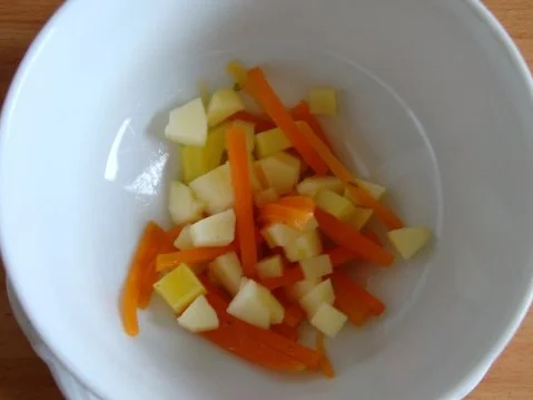 Rezept: Möhren Suppe mit Curry und Zitronengras abgerundet Bild Nr. 10 Möhren Suppe mit Curry und Zitronengras abgerundet - Rezept - Bild Nr. 10