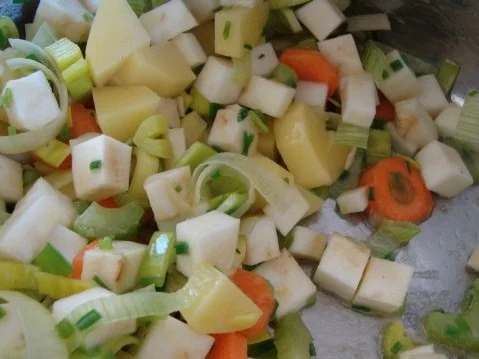 Rezept: Sellerie-Porreecremesuppe Bild Nr. 4 Sellerie-Porreecremesuppe - Rezept - Bild Nr. 4