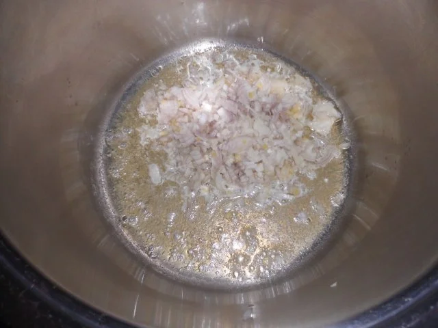 Rezept: Parmesansüppchen mit Pesto>> Bild Nr. 3 Parmesansüppchen mit Pesto>> - Rezept - Bild Nr. 3