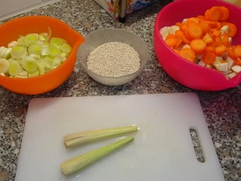 Rezept: Erfrischende Gerstensuppe mit Knackerli Bild Nr. 2 Erfrischende Gerstensuppe mit Knackerli - Rezept - Bild Nr. 2