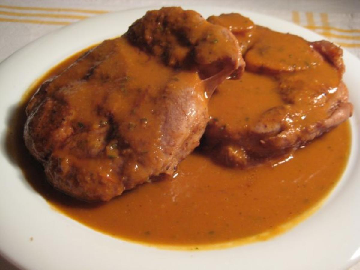 Bilder für Schweinshaxen nach Mutterart an Gemüsesauce - Rezept