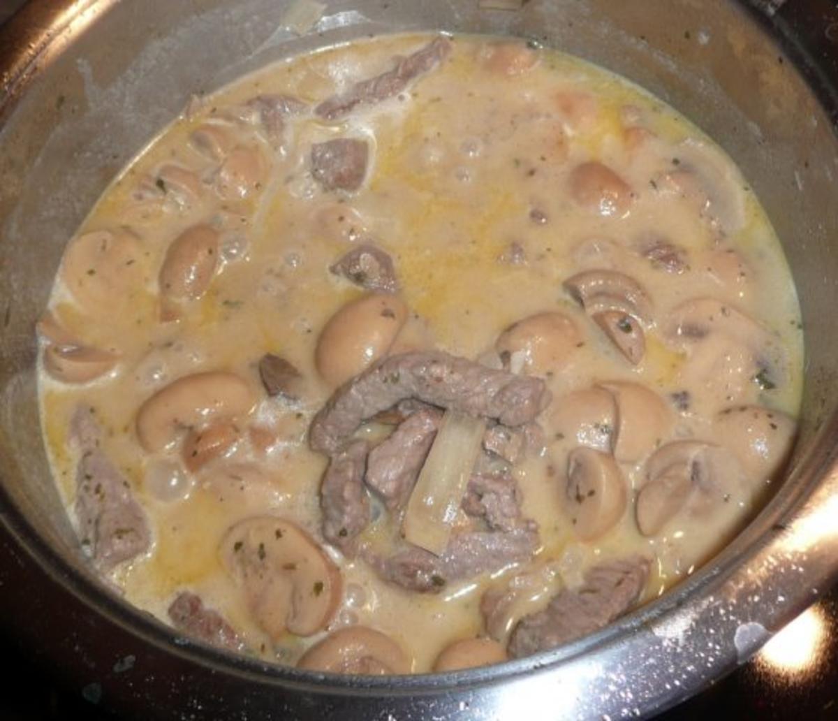 Rindergeschnetzeltes mit Champignons &amp; Reis - Rezept - kochbar.de