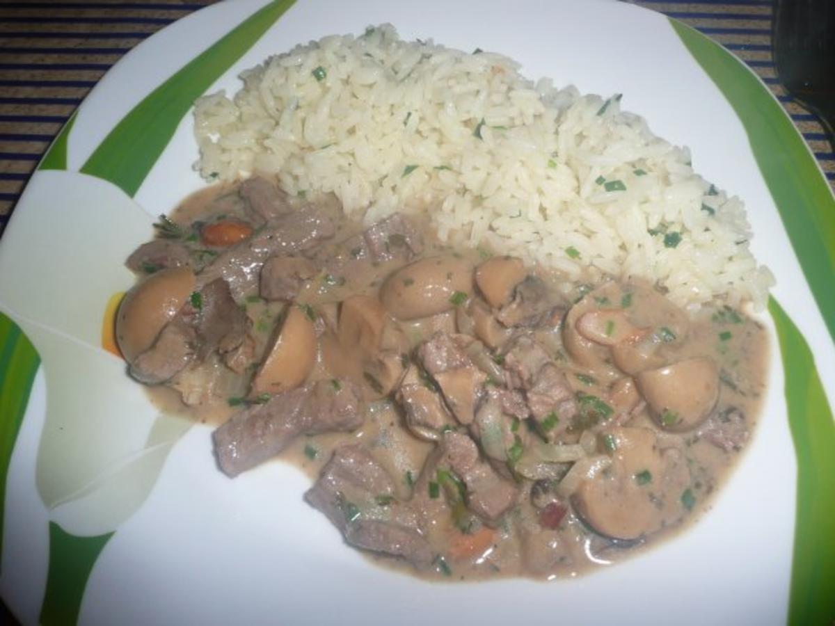 Rindergeschnetzeltes mit Champignons & Reis - Rezept von GINA-ANNA