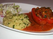 Mediterran gefüllte Paprikaschoten in Tomatensoße mit Rosmarin und Kapern - Rezept