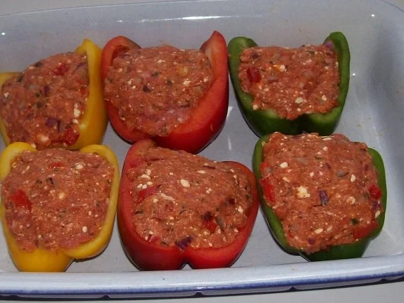 Rezept: Mediterran gefüllte Paprikaschoten in Tomatensoße mit Rosmarin und Kapern Bild Nr. 5 Mediterran gefüllte Paprikaschoten in Tomatensoße mit Rosmarin und Kapern - Rezept - Bild Nr. 5