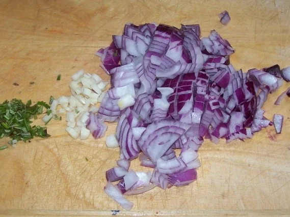 Rezept: Mediterran gefüllte Paprikaschoten in Tomatensoße mit Rosmarin und Kapern Bild Nr. 6 Mediterran gefüllte Paprikaschoten in Tomatensoße mit Rosmarin und Kapern - Rezept - Bild Nr. 6