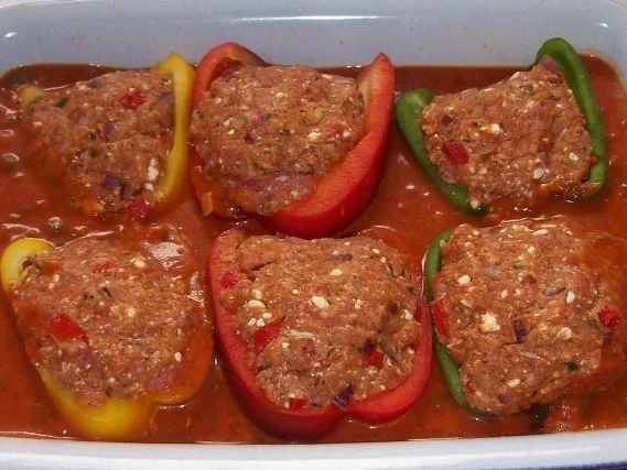 Rezept: Mediterran gefüllte Paprikaschoten in Tomatensoße mit Rosmarin und Kapern Bild Nr. 9 Mediterran gefüllte Paprikaschoten in Tomatensoße mit Rosmarin und Kapern - Rezept - Bild Nr. 9