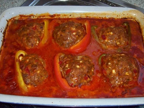 Rezept: Mediterran gefüllte Paprikaschoten in Tomatensoße mit Rosmarin und Kapern Bild Nr. 10 Mediterran gefüllte Paprikaschoten in Tomatensoße mit Rosmarin und Kapern - Rezept - Bild Nr. 10