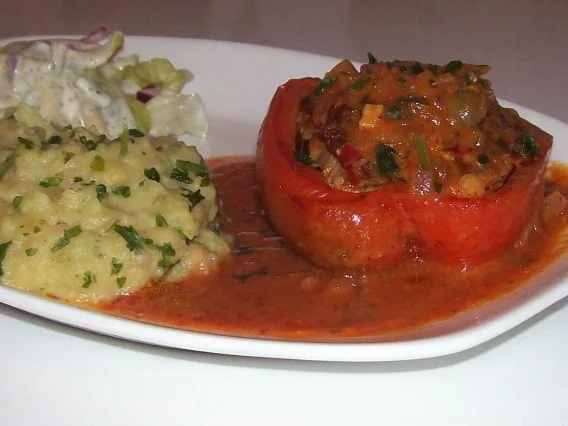 Rezept: Mediterran gefüllte Paprikaschoten in Tomatensoße mit Rosmarin und Kapern Bild Nr. 11 Mediterran gefüllte Paprikaschoten in Tomatensoße mit Rosmarin und Kapern - Rezept - Bild Nr. 11