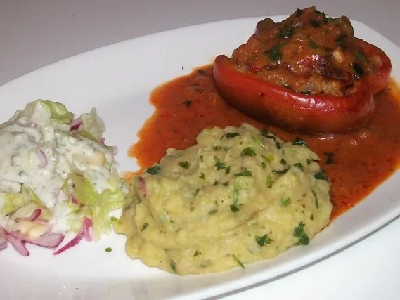 Rezept: Mediterran gefüllte Paprikaschoten in Tomatensoße mit Rosmarin und Kapern Bild Nr. 12 Mediterran gefüllte Paprikaschoten in Tomatensoße mit Rosmarin und Kapern - Rezept - Bild Nr. 12