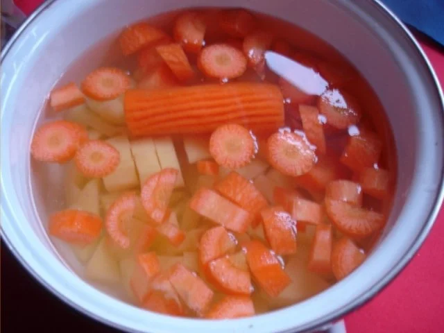 Lachsfilet mit Möhren-Kartoffelstampf und Feldsalat - Rezept - Bild Nr. 7