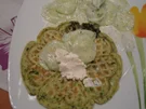 Rezept: Spinatwaffeln mit Gurkensalat Spinatwaffeln mit Gurkensalat - Rezept