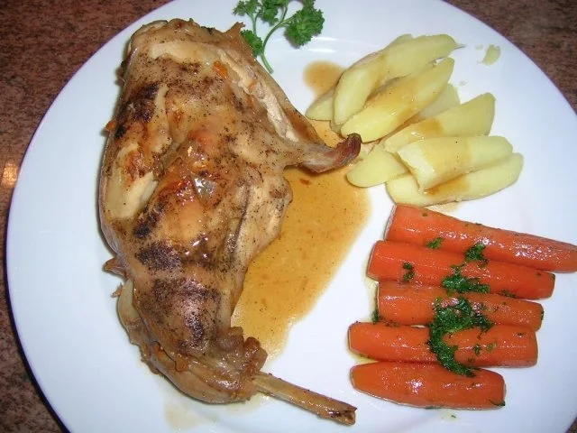 Rezept: Kaninchenkeulen, geschmort, vom belgischen Riesen Kaninchenkeulen, geschmort, vom belgischen Riesen - Rezept