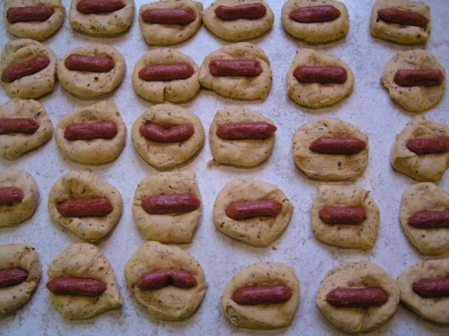 Mini Pizza-Brötchen mit Salami und Käse - Rezept - Bild Nr. 4