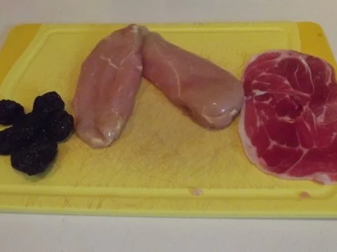 Rezept: Mit Zwetschgen GEFÜLLTES GEFLÜGELBRÜSTLI an Zwetschgensauce Bild Nr. 2 Mit Zwetschgen GEFÜLLTES GEFLÜGELBRÜSTLI an Zwetschgensauce - Rezept - Bild Nr. 2