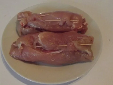 Rezept: Mit Zwetschgen GEFÜLLTES GEFLÜGELBRÜSTLI an Zwetschgensauce Bild Nr. 6 Mit Zwetschgen GEFÜLLTES GEFLÜGELBRÜSTLI an Zwetschgensauce - Rezept - Bild Nr. 6