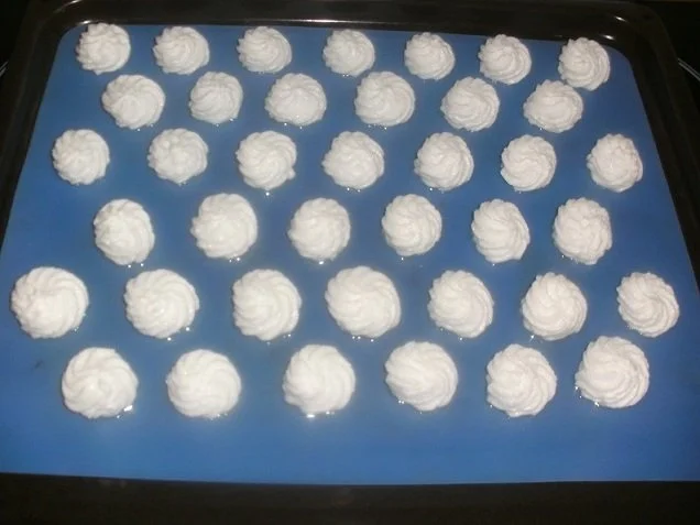 Rezept: Meringue (Baiser) Bild Nr. 2 Meringue (Baiser) - Rezept - Bild Nr. 2