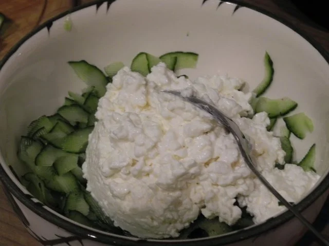 Rezept: Abendbrot : Körniger Frischkäse mit Gurke Bild Nr. 5 Abendbrot : Körniger Frischkäse mit Gurke - Rezept - Bild Nr. 5