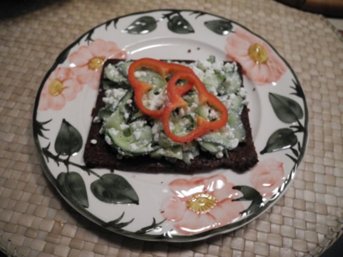 Abendbrot : Körniger Frischkäse mit Gurke - Rezept - Bild Nr. 7