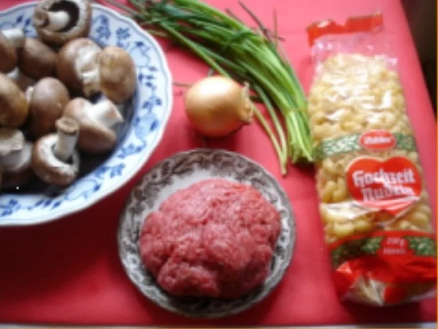 Champignons mit Nudeln und Salat - Rezept - Bild Nr. 2