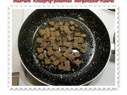 Eier: Knusprig-pikantes Gorgonzola-Rührei - Rezept - Bild Nr. 3