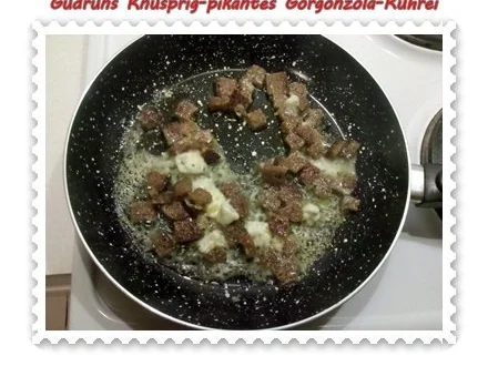 Eier: Knusprig-pikantes Gorgonzola-Rührei - Rezept - Bild Nr. 4