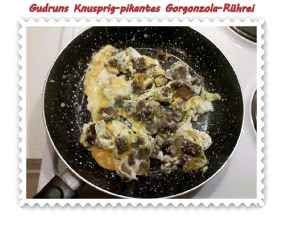 Eier: Knusprig-pikantes Gorgonzola-Rührei - Rezept - Bild Nr. 6