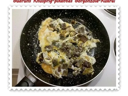 Eier: Knusprig-pikantes Gorgonzola-Rührei - Rezept - Bild Nr. 6