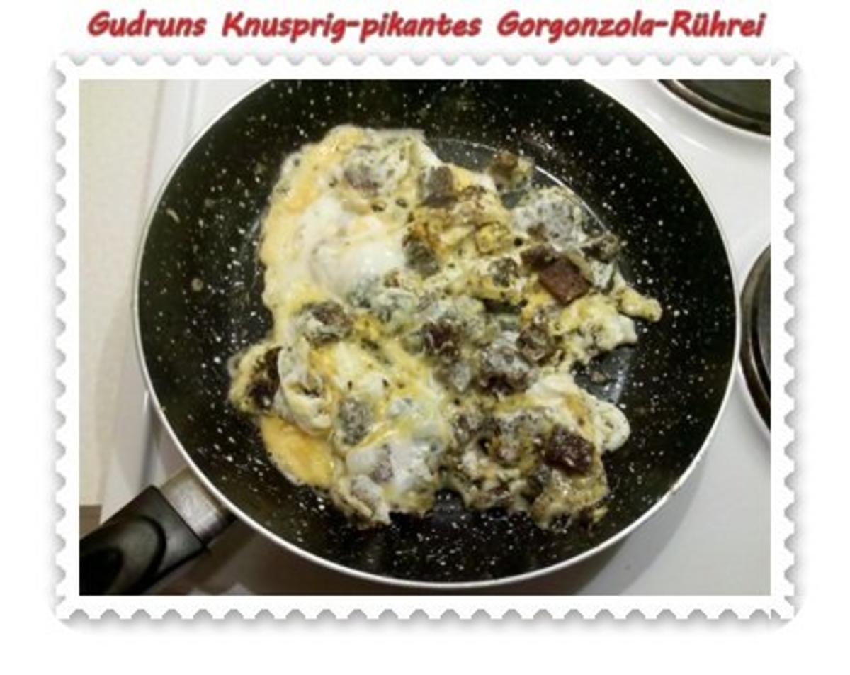 Eier: Knusprig-pikantes Gorgonzola-Rührei - Rezept - Bild Nr. 7