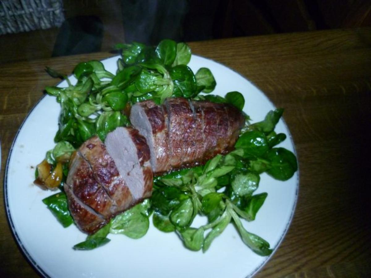 Entenbrust mit karamellisierten Rotwein-äpfeln auf Feldsalat - Rezept ...